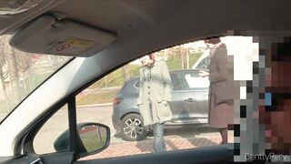 WANG FLASH CAR part two. La troia infila la mano e mi fa godere