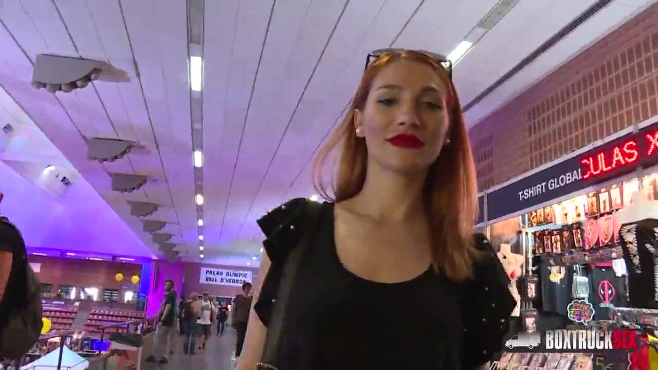 Поимел сзади Luna Melba