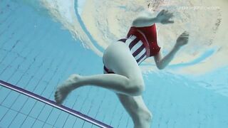 Large titties bald chick Lada Poleshuk underwater