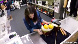 Hopeless babe bangs for cash - XXX Pawn