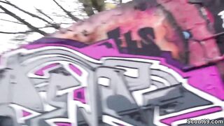 GERMAN SCOUT - Schlankes Teen Lullu in Berlin Park ohne Gummi gefickt