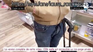 Chasse à l'homme à l'aéroport ! Je vide les couilles d'un inconnu dans les toilettes publiques !