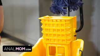 AnalMom - Hawt Mother I'd Like To Fuck With Consummate Body Makes A Deal With Her Stepson And Gets Her Anus Screwed Hard