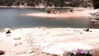 Ebony chap screwed a white babe on the beach, whilst no one was watching 'em