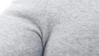 Nicoletta gets her yoga panties absolutely soaked in a public park - Bizarre pee stripped