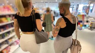 Lara CumKitten - Teaser FERNGESTEUERT durch die Town