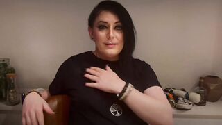 The Samantha Hall Show S02E01 - Lions + Tigers + Bears, Hoe My