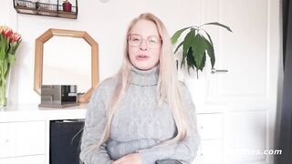 Ersties: Amateur Sweetheart Jenny Masturbates and Talks About Squirting