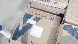 ALBAÑIL SUERTUDO COGIENDO con LA ESPOSA DE SU PATRON despues del TRABAJO