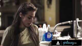 Voyeur Beauties Bang In Front Of Handywoman