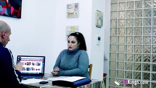 Amateur big beautiful woman tries her luck in porn with a LARGE DONG. Her hottest casting!