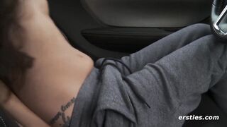 Ersties: Heiï¿½e Sonntagstour auf der Autobahn mit Milena in ihrem gelben Camaro