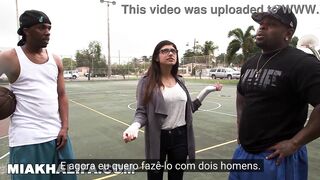 MIA KHALIFA - Meu namorado não me deixa fazer sexo a três, então fiz sexo com dois homens negros