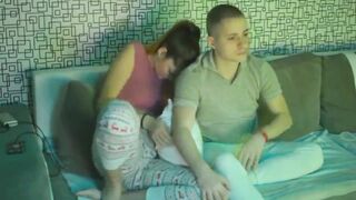 heimliches mastubieren neben Freunden