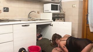 L’idraulico mi stura tutti i buchi - (dialoghi in italiano )