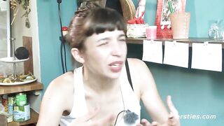 Paulita reibt Muschi und Orgasmus