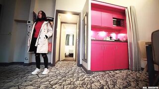 Une belle mère se fait défoncer en anal par deux inconnus pour payer les dettes de son beau-fils !!!