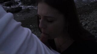 A unfathomable blow job! A hotty decided to blow a chap on the beach and their allies spotted 'em