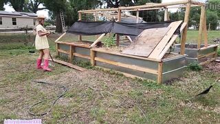 Concupiscent Garden mother I'd like to fuck bangs the Landscaper and SQUIRTS everywhere