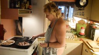 Goldenpussy 81, naked food