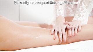 Masseuse Scissoring Client on her 1St Appointment