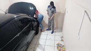 Boss and client got excited in the excited mechanic's workshop!