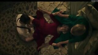 Elizabeth Moss. Yvonne Strahovski -The Handmaid's Tail e1-e5