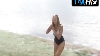 Polina Sidikhina Bazookas, Bikini Scene in Poslednyaya Vstrecha