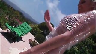 Teen eighteen is having a consummate fuck at the swimming pool