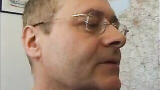 Eva fifty ans dans le brothel des femmes mures