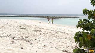 Pervert cummed on gals whilst they were sunbathing on a public beach