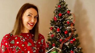MY SEXY STEPMOM SCREW BENEATH CHRISTMAS TREE! Creampie Inside Vagina