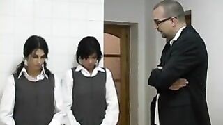 An Idiot And 2 Gorgeous Gals