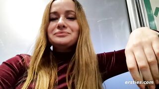 Ersties - Sally B masturbiert auf der Flugzeugtoilette