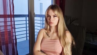 Изменила своему парню с его лучшим другом прямо у себя дома