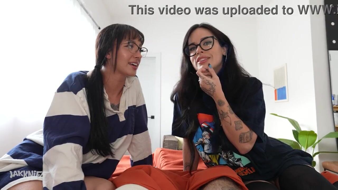 Sharing a couch with LARGE TITTY EMO CUTIES - Effy Hotty & Natasha Noel 