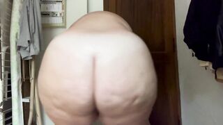 Large Natural Butt Performs For U (clenching, twerking, clapping, hip swaying)