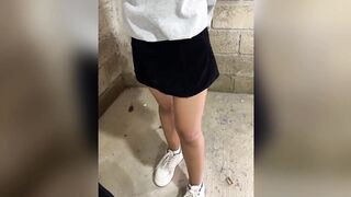 Sexo duro por dinero con una UNIVERSITARIA que conocí en la parada del autobús????????