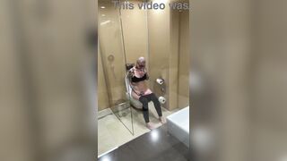 Breasty cutie watches porn and jerks off on the shitter, peeping