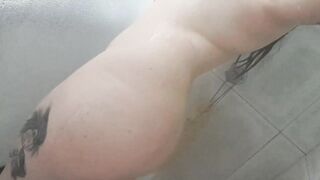 me masturbo mientras me baño ????